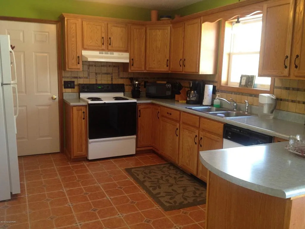 199 Ash Dr photo 1