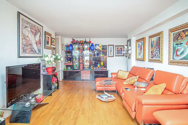 Sold by Azbel Real Estate, Inc. | media 21