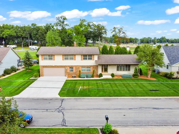 16 Fairlane Dr, Warsaw, IN 46580