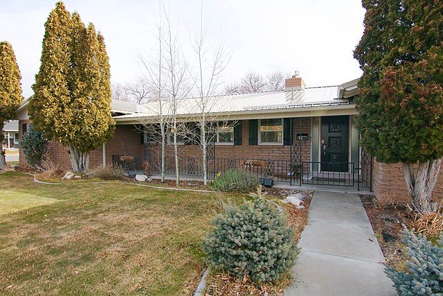 1st image of 990 Elmore Ave