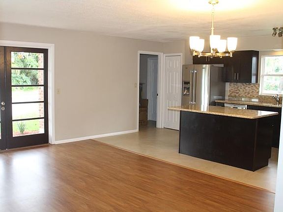 4th image of 818 Quintilian Ave