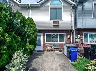 335 Parkinson Ave, Staten Island, NY 10305