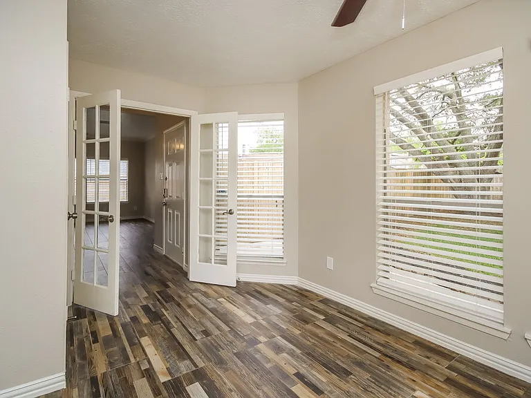 15802 Saint Lawrence Cir — Photo 10