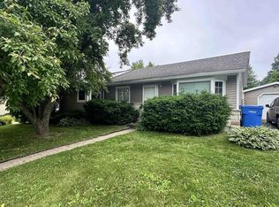 733 Connie Rd, Baraboo, WI 53913