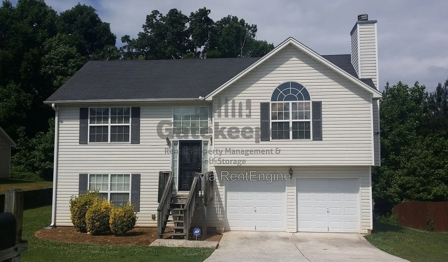 3 bed, 2.0 bath, 1300 sqft, $1,845 — Photo 1