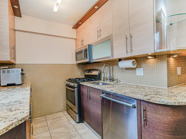 2546 East 13th Street image 5 of 29