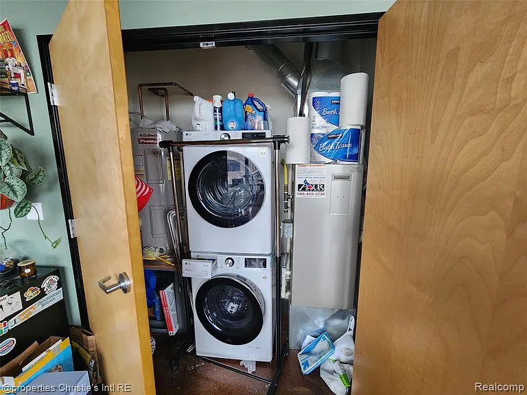 55 W Canfield St #204 — Photo 11
