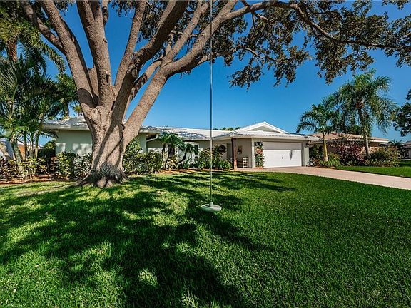 3rd image of 2033 Tanglewood Dr NE