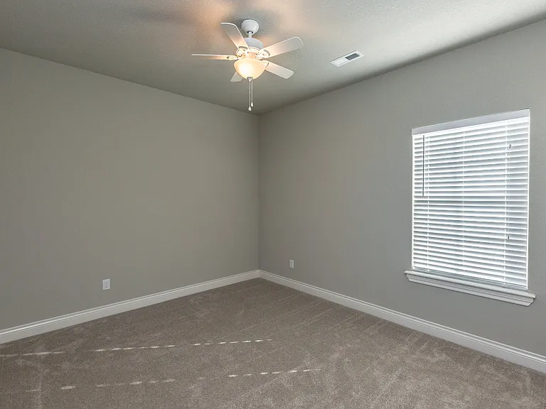 1511 Abbey Ln — Photo 4