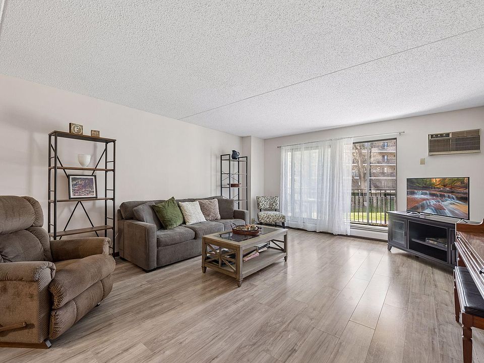 1st image of 10531 Cedar Lake Rd APT 212