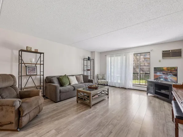 10531 Cedar Lake Rd APT 212, Minnetonka, MN 55305