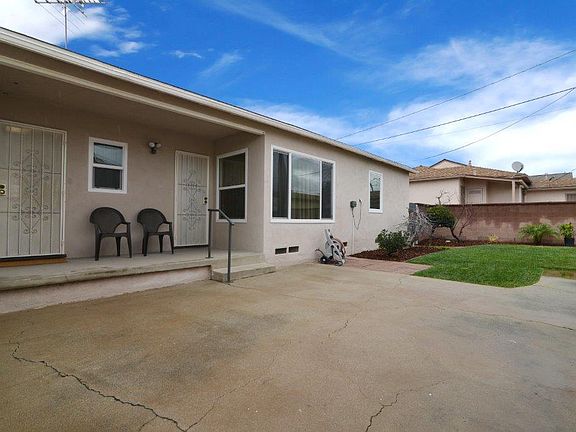 5th image of 16016 Gramercy Pl