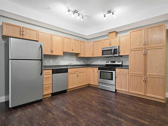 2nd image of 160 SE Moberly Rd #309