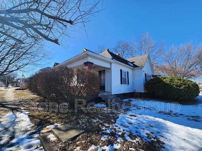 1st image of 219 S 13th St