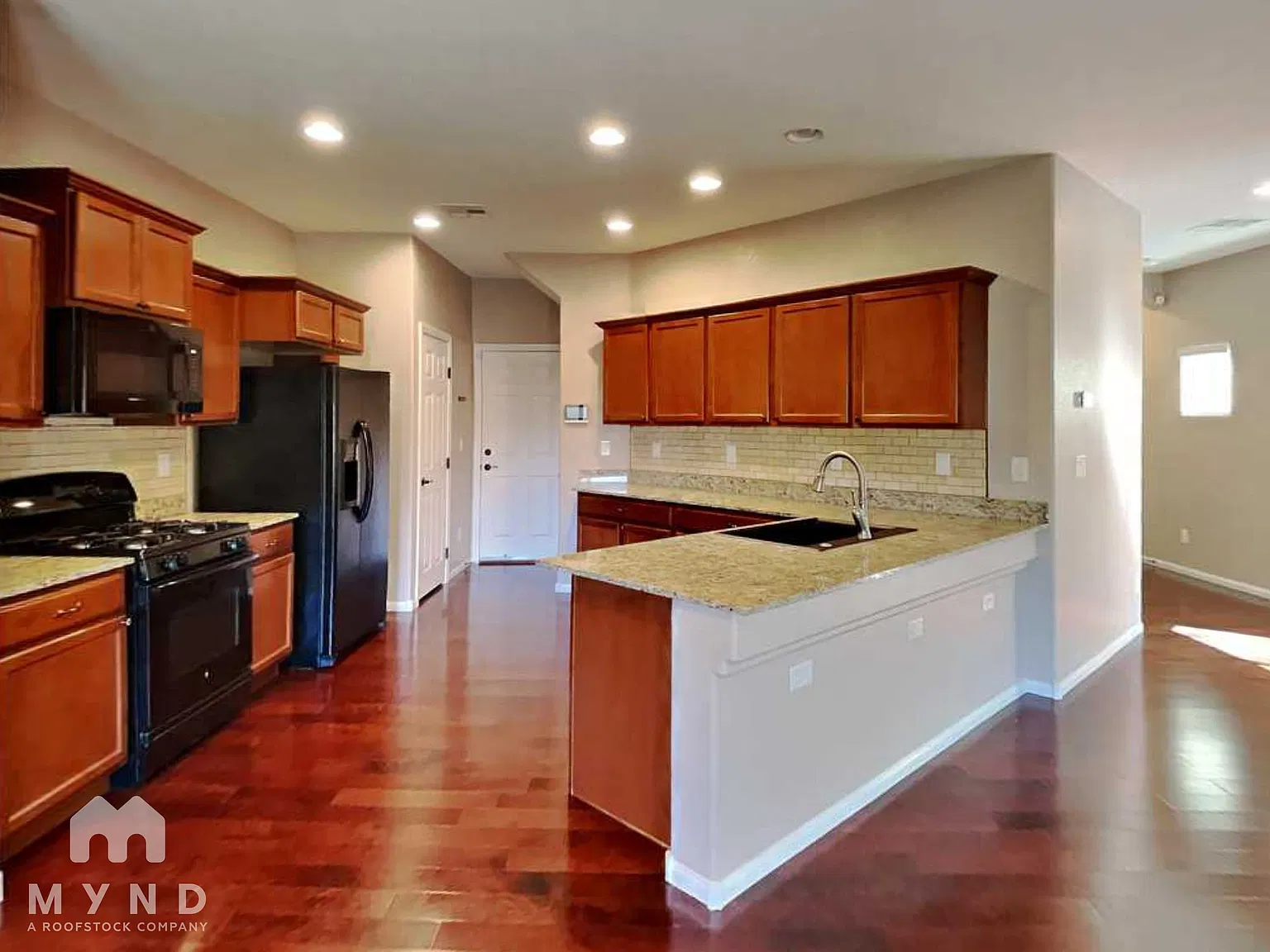 4 bed, 2.5 bath, 2033 sqft, $2,125 — Photo 4