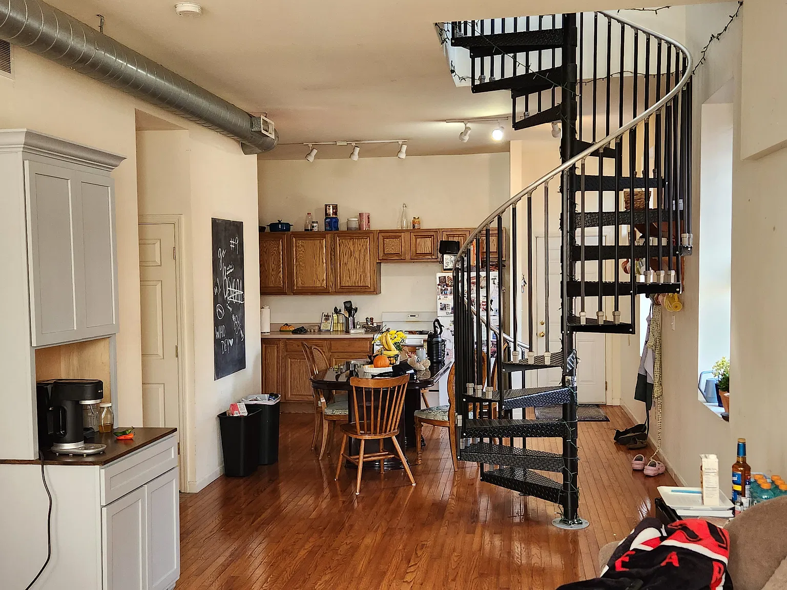 4 bed, $3,195 — Photo 1