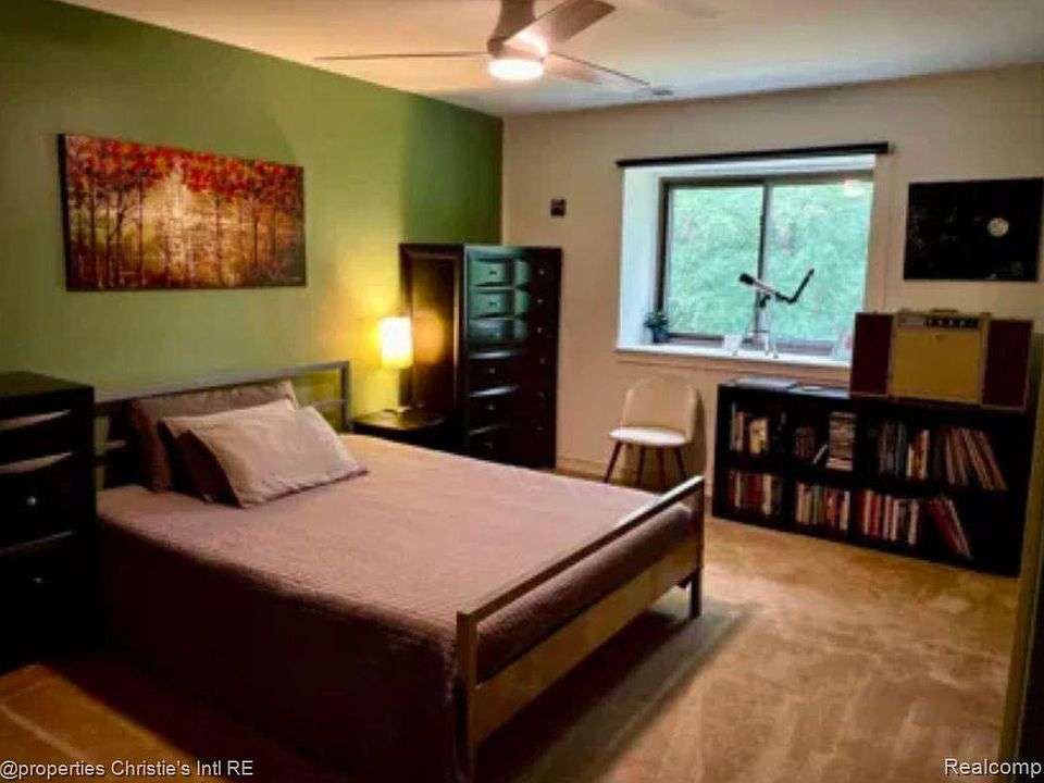 15999 W Eleven Mile Rd Apt 20, photo 10