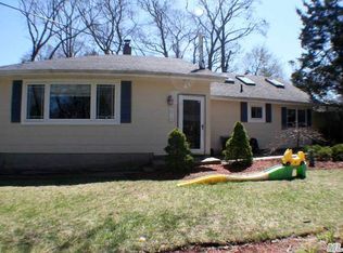 16 Main St, Ronkonkoma, NY 11755