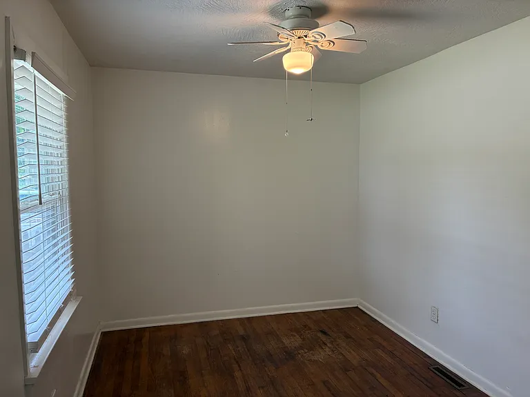 504 E Sunshine St — Photo 11