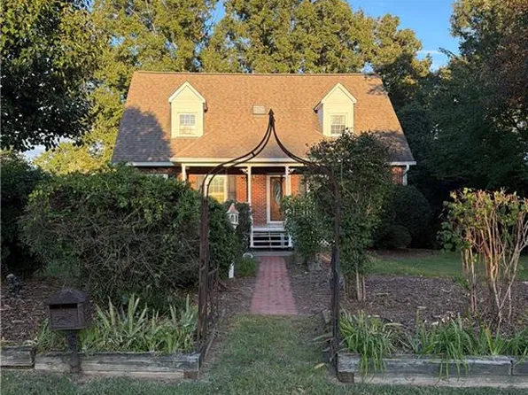 2655 Knob Hill Dr, Clemmons, NC 27012