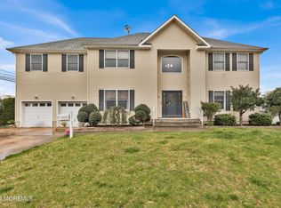 6 Warren Pl, Middletown, NJ 07748