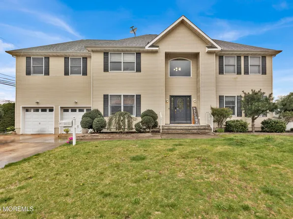 6 Warren Place, North Middletown, NJ 07748