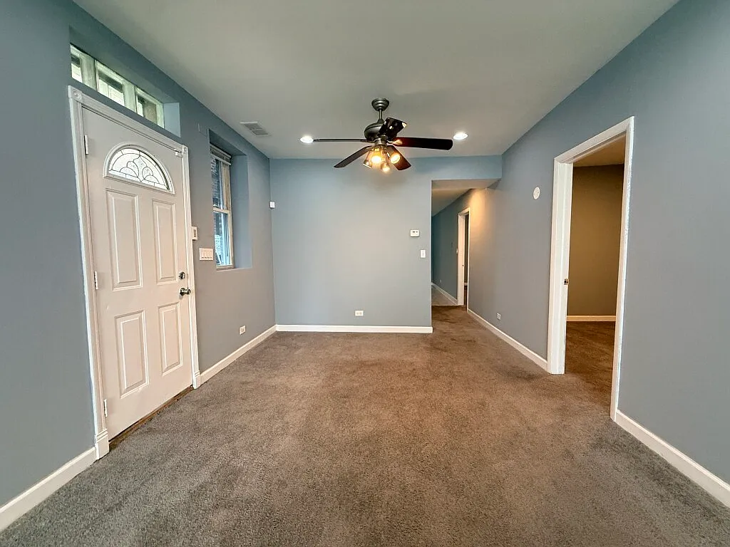 3 bed, 800 sqft, $2,095 — Photo 2