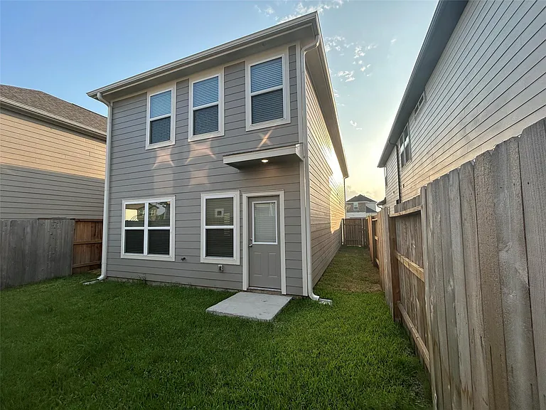 1511 Revolution Way — Photo 35