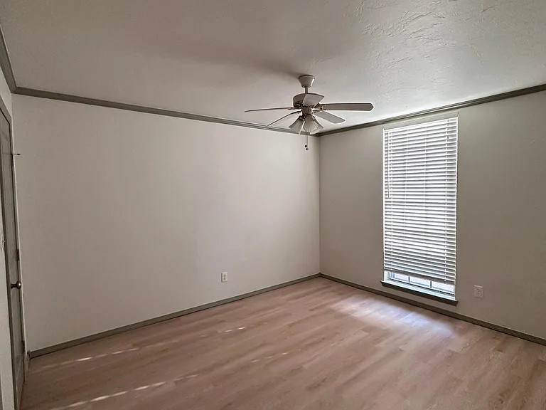 6000 N Brookline Ave #53 — Photo 6