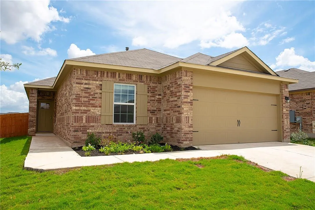 4 bed, 2.0 bath, 1706 sqft, $2,100 — Photo 1