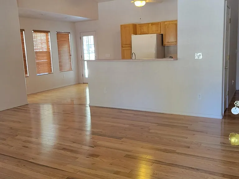 1707 E Woodchuck Ln — Photo 2