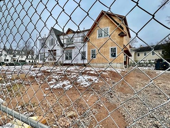 2nd image of 34 Harvey Dr