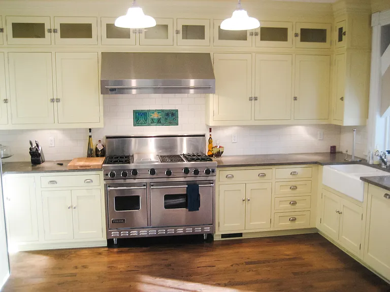 3319 N Southport Ave — Photo 5