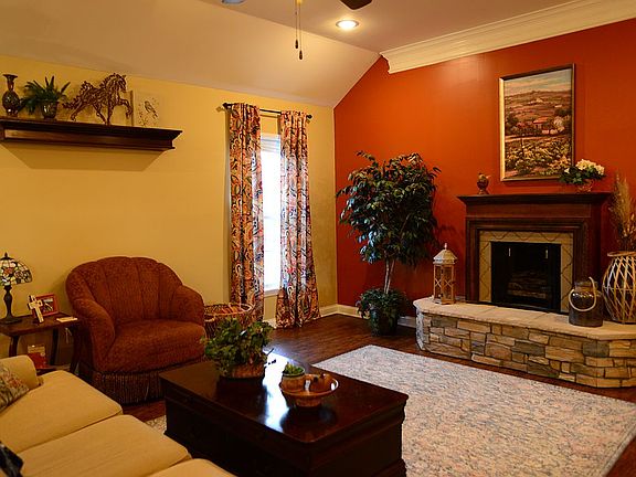 4th image of 1077 Heritage Way