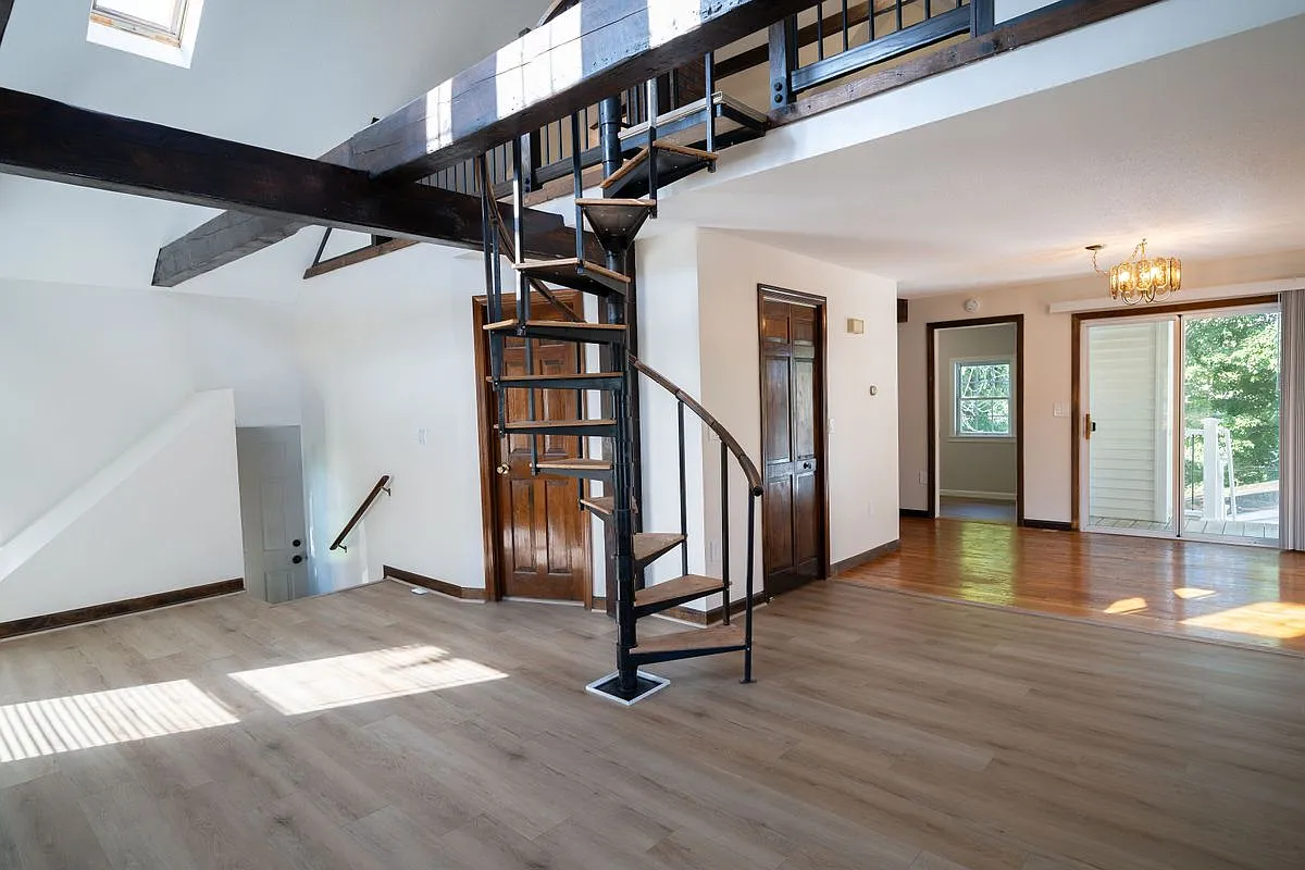2 bed, 1.5 bath, 1076 sqft, $2,200 — Photo 1