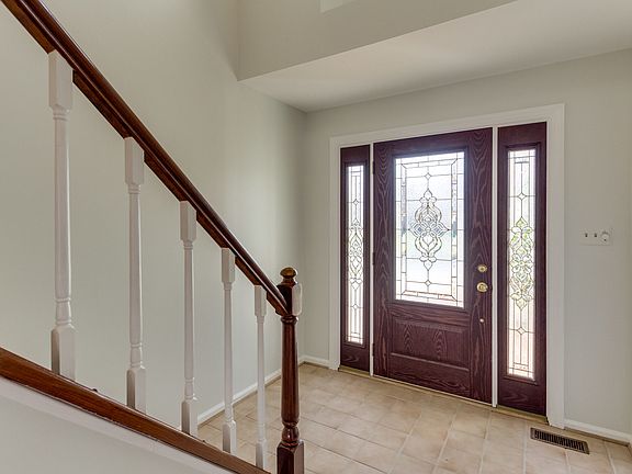 4th image of 203 E St NE