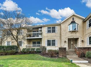 5 Heritage Dr #I, Chatham, NJ 07928