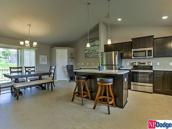 4th image of 17562 Grand Ave