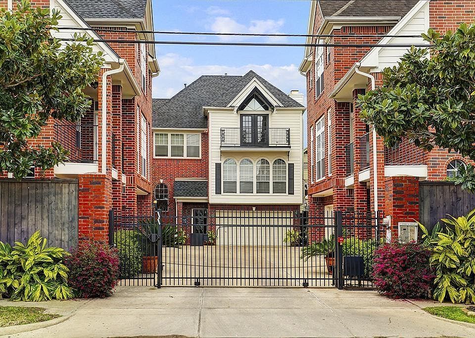 Peden Villas an enclave of Perry Homes. A private gated community in the center of it all