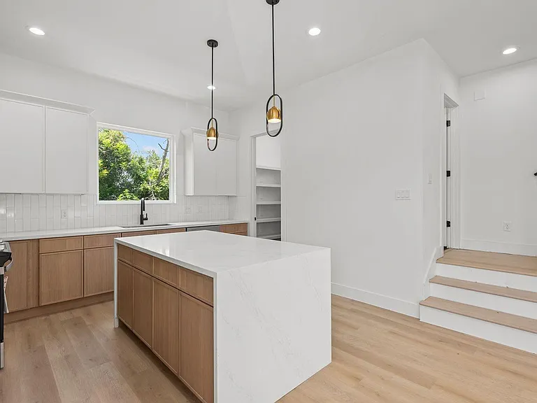 3348 Sauer St — Photo 12
