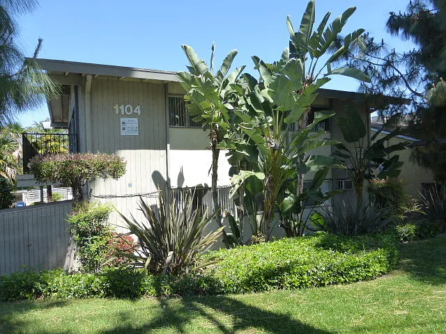 1104-1108 N Monterey St — Photo 7