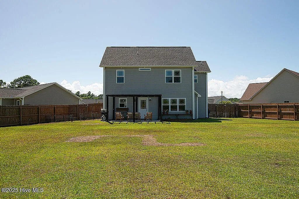 3 bed, 2.5 bath, 1696 sqft, $2,600 — Photo 4