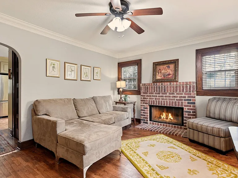 405 N Hill St — Photo 9
