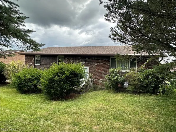 305 Lovers Ln, Steubenville, OH 43953