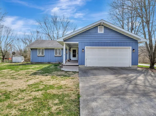 2225 Nancy Ln, Saint Joseph, IL 61873