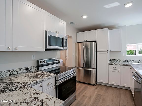 4th image of 826 W Road 2 S