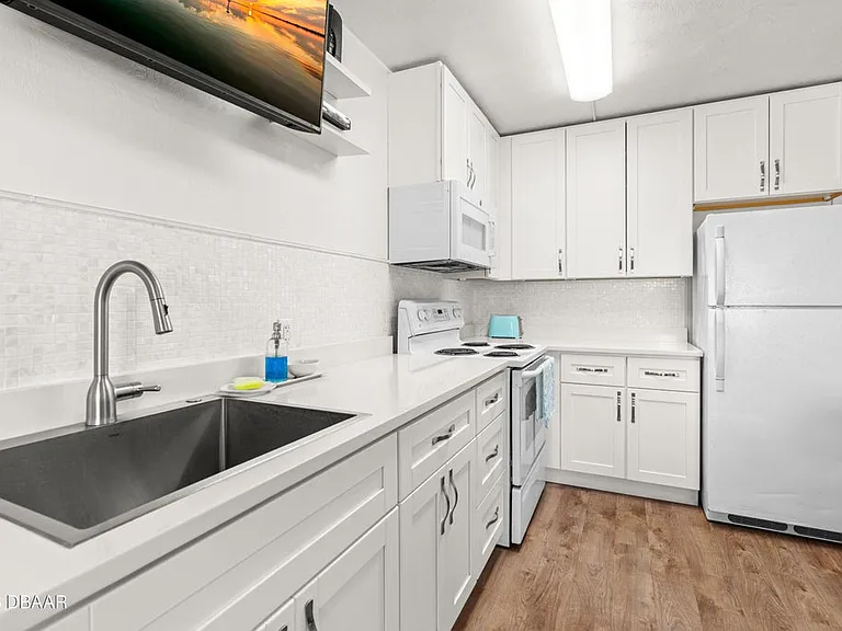 2711 N Halifax Ave — Photo 13