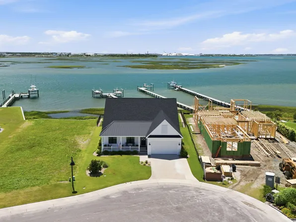 135 Gallants Point Road, Beaufort, NC 28516