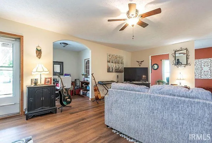 1106 W Countryside Ln — Photo 5