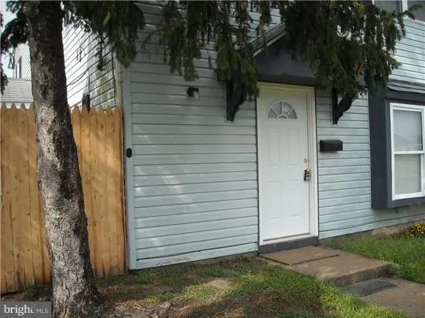 4 Langdon Ct, Sicklerville, NJ 08081